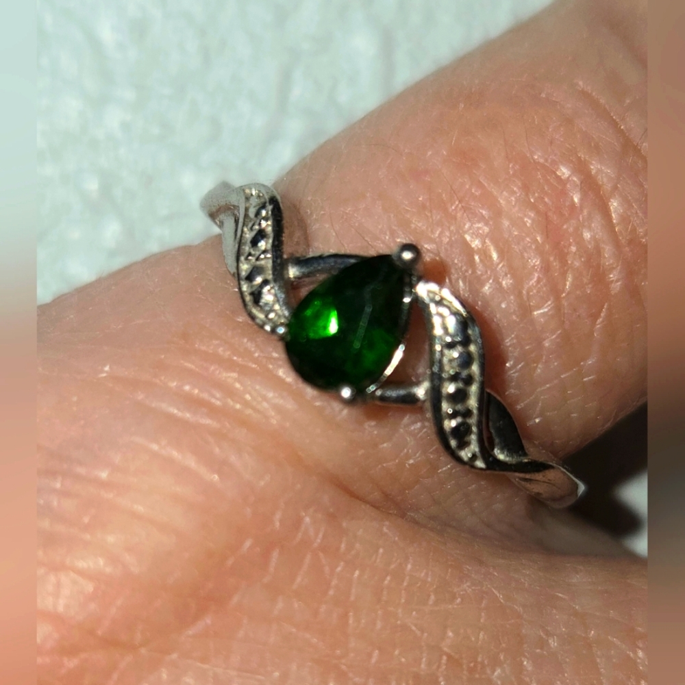Russian Diopside Solitaire Ring with Six Tiny Cubic Zirconia - Size 7